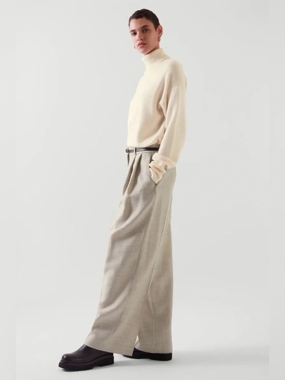 COS 100% Cashmere Ivory Turtleneck Sweater High Neck Minimalist Luxury Small